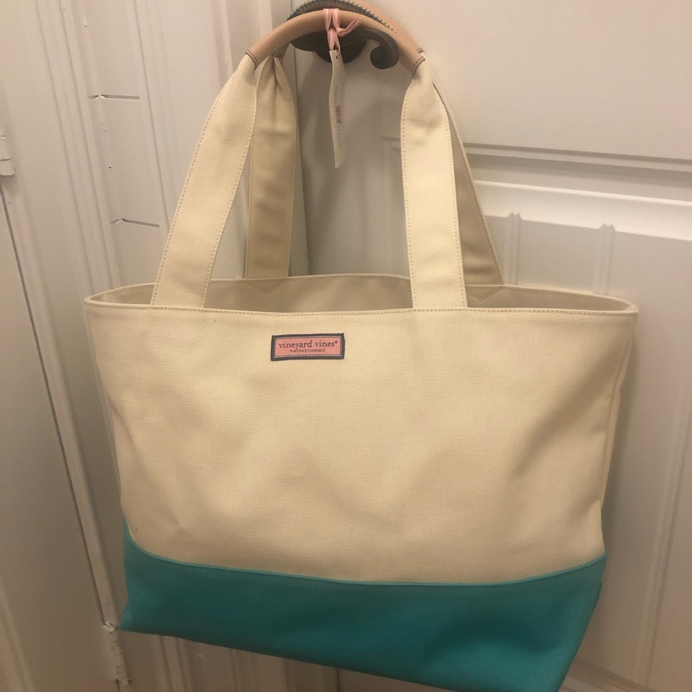 Vineyard Vines Canvas Large Beach Tote Bag in the Sea Clay Green color
